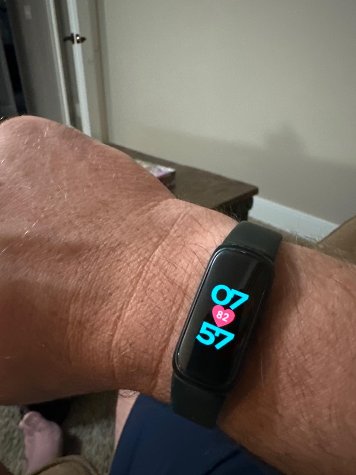 Fitbit Inspire 3 Fitness Tracker – Advanced Health Insights with Stress Management, Workout Intensity & Sleep Tracking, 24/7 Heart Rate, Includes Small and Large Classic Bands (Midnight Zen/Black) customer photo 1