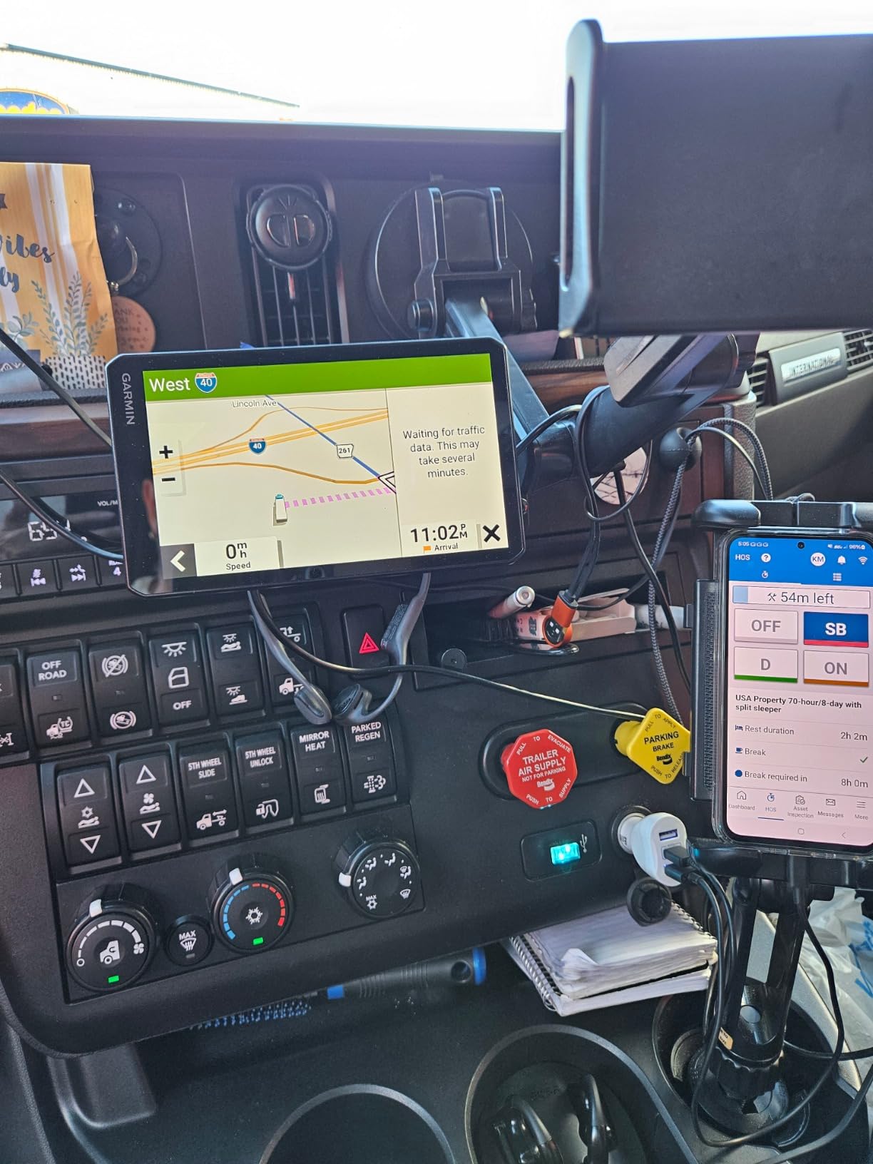 Garmin dezl OTR710, Large, Easy-to-Read 7 inch GPS Truck Navigator, Custom Routing, High-Resolution Birdseye Satellite Imagery, Directory of Trucking & Trailer Services (Renewed) customer photo 1