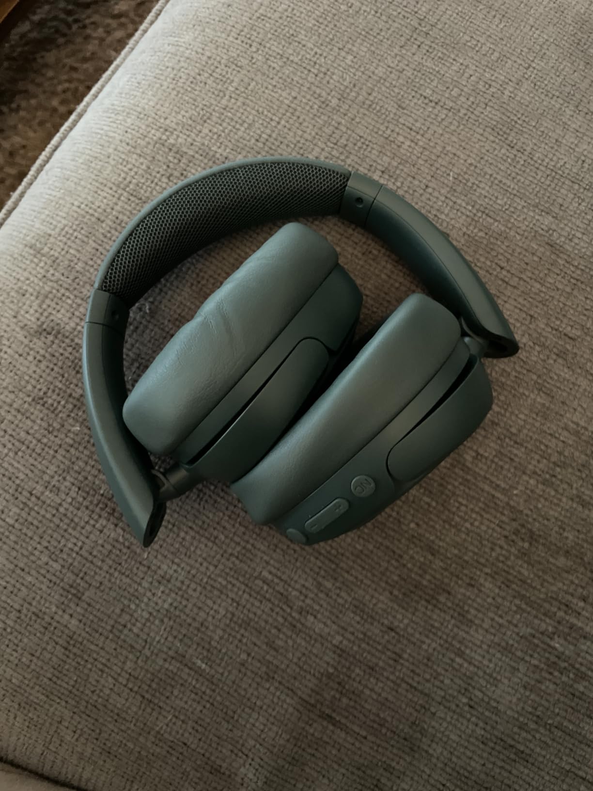 JLab JBuds Lux ANC Wireless Over-Ear Headphones, Graphite customer photo 1