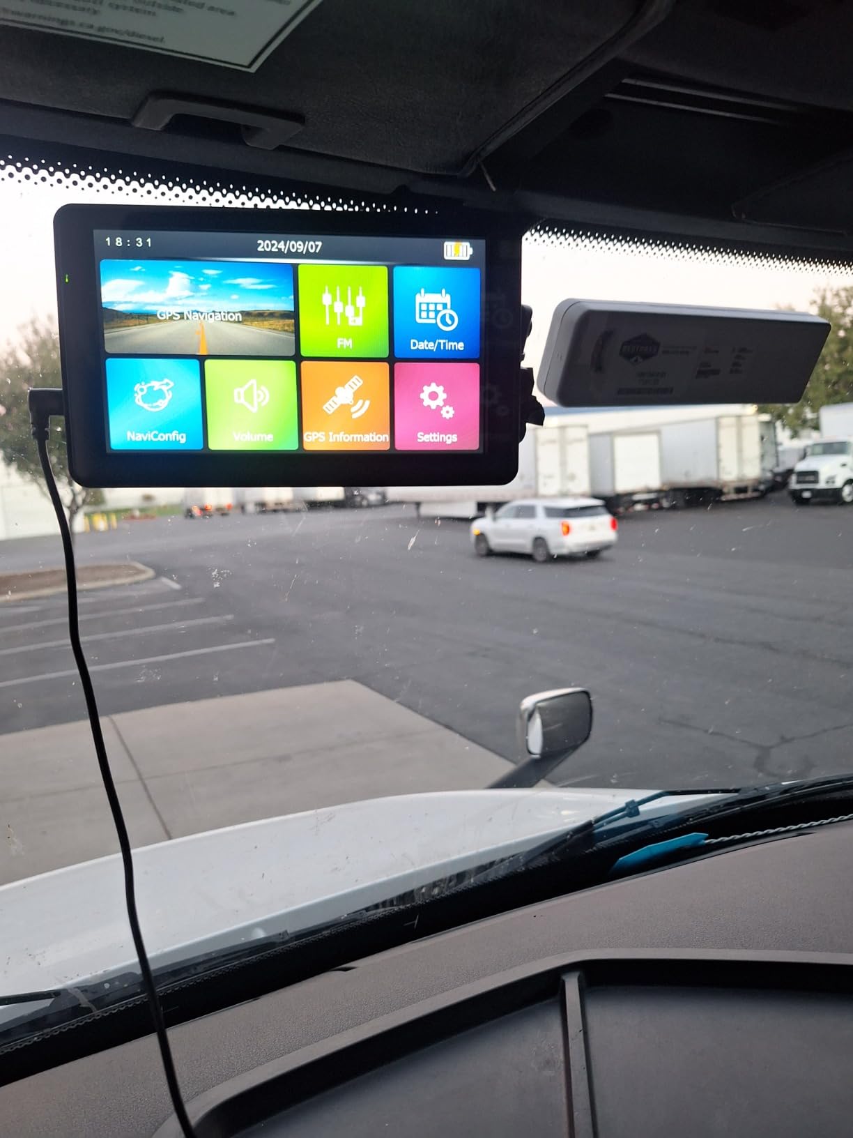 GPS Navigator for Truck Car, 7'' Truck GPS Commercial Drivers with 2026 Map customer photo 1
