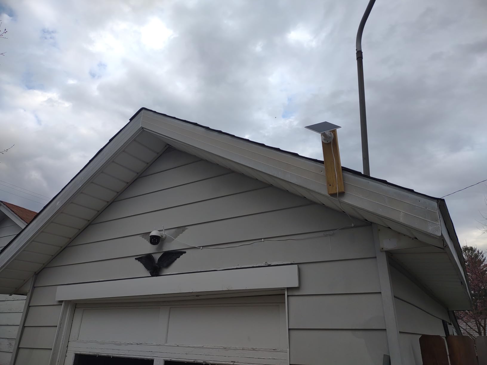DEKCO Solar Security Camera Outdoor Wireless, True 2K, Panoramic PTZ customer photo 1