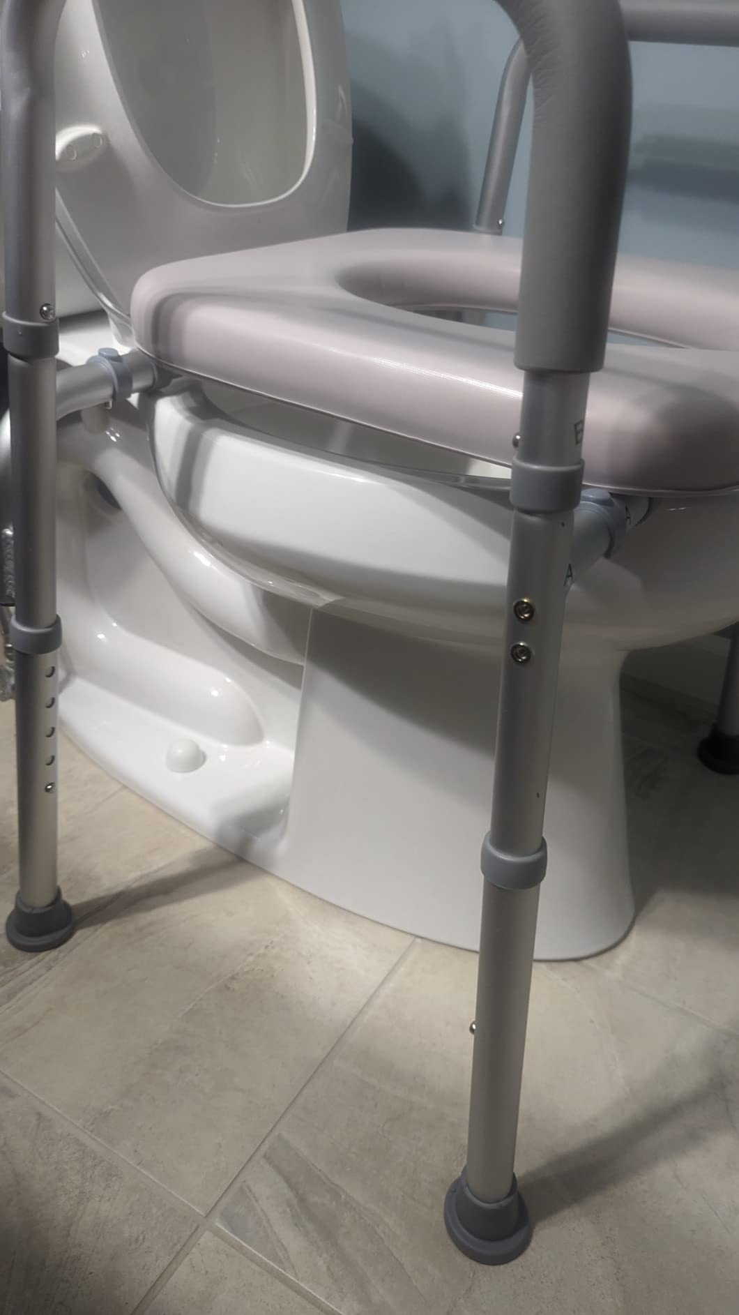 Raised Toilet Seat with Handles, Width & Height Adjustable customer photo 2