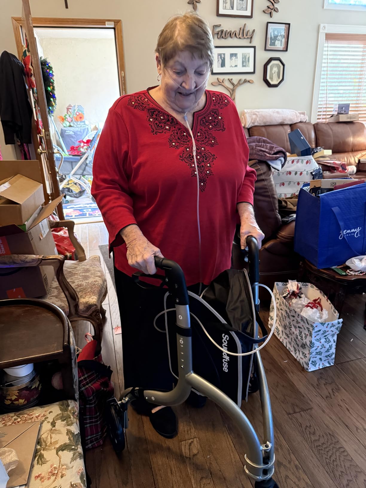 soundfuse Lightweight 3 Wheel Walkers for Seniors, Foldable Aluminum Frame customer photo 1